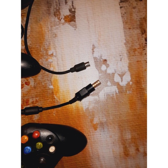 2 Microsoft First Generation Xbox Controllers - Picture 3 of 3